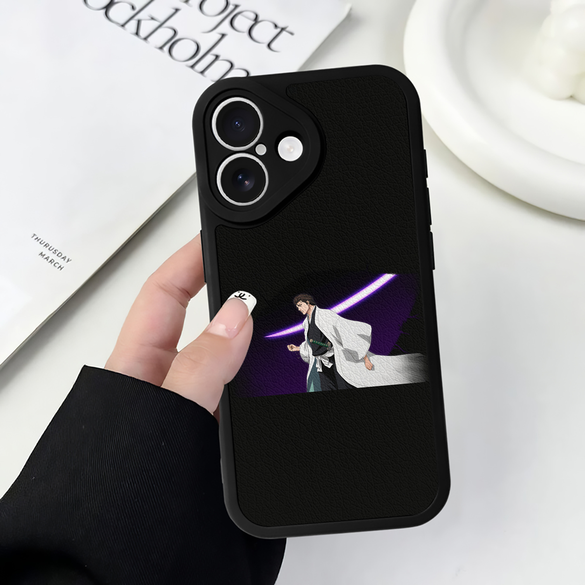 （画像用） ブリーチ 藍染 惣右介（あいぜん そうすけ） BLEACH Aizen Sousuke 【iPhone 16シリーズ対応】シリコンスマホケース（レザー調） 材質：シリコン